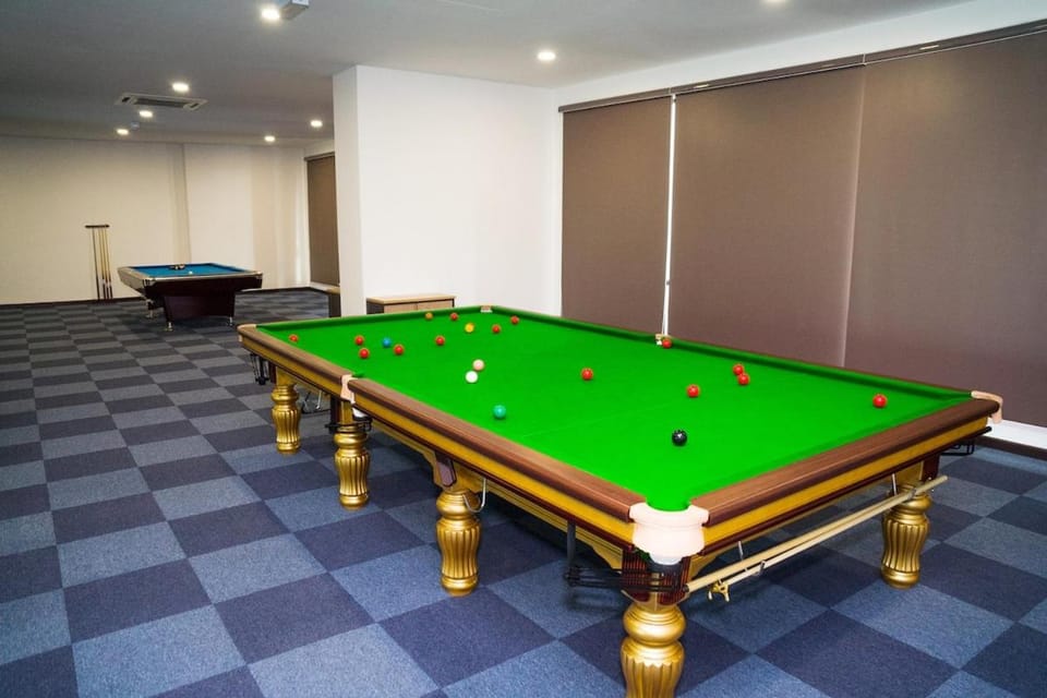 Molek Regency Studio 10 min Austin I 15 min CIQ -4pax PetFriendly, Netflix High Floor Unblock City Pool View, 1Carpark Apartment in Johor Bahru