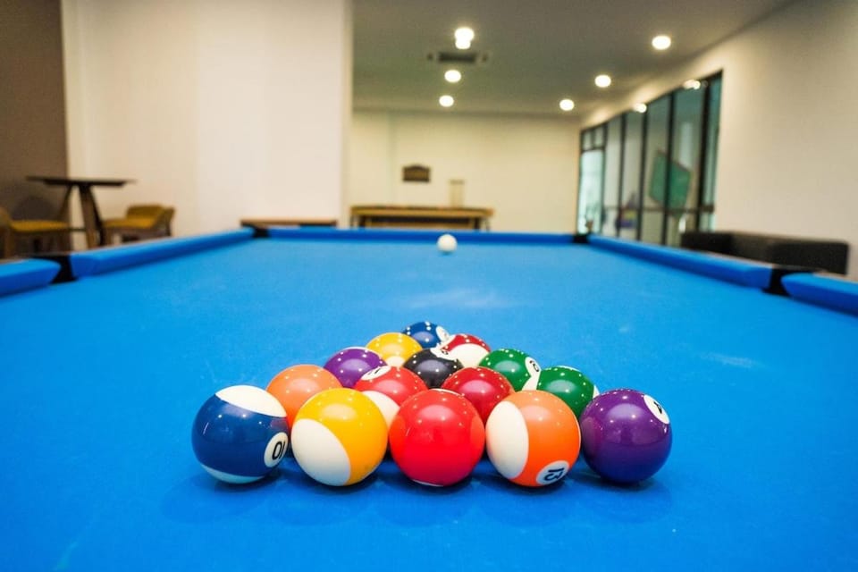 Molek Regency Studio 10 min Austin I 15 min CIQ -4pax PetFriendly, Netflix High Floor Unblock City Pool View, 1Carpark Apartment in Johor Bahru