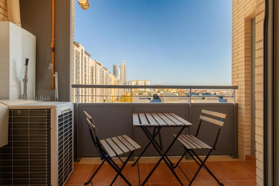 Tu refugio moderno en Valencia - piscina, gimnasio y padel incluidos Apartment in Valencia