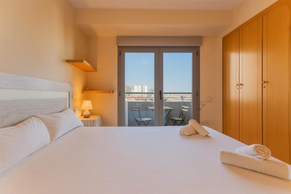 Tu refugio moderno en Valencia - piscina, gimnasio y padel incluidos Apartment in Valencia