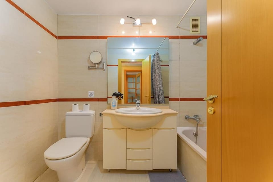 Tu refugio moderno en Valencia - piscina, gimnasio y padel incluidos Apartment in Valencia