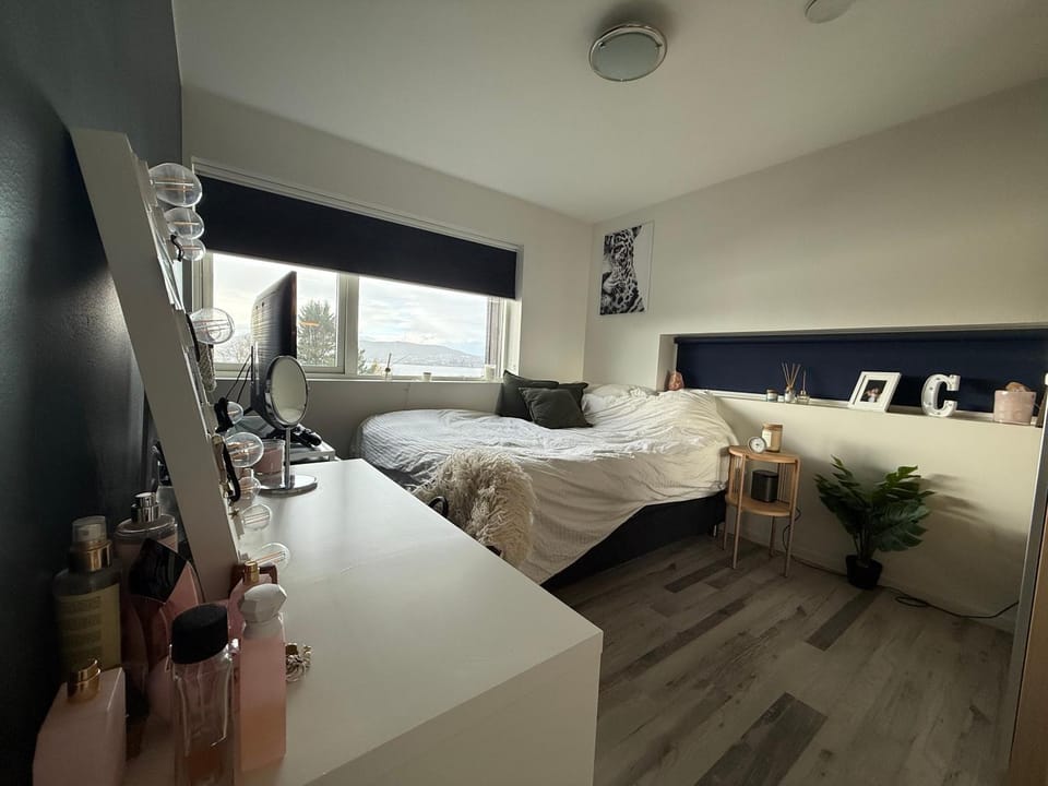 Villa med 5 soverom, 4 bad og 3 kjøkken, 400 m fra lokal badestrand Villa in Bergen