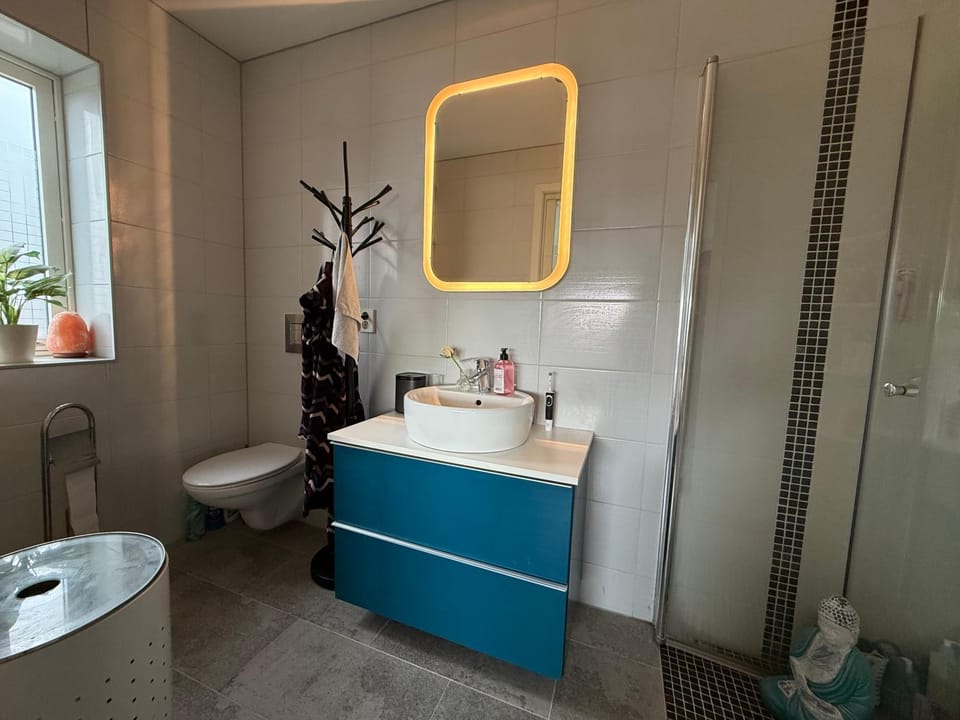Villa med 5 soverom, 4 bad og 3 kjøkken, 400 m fra lokal badestrand Villa in Bergen