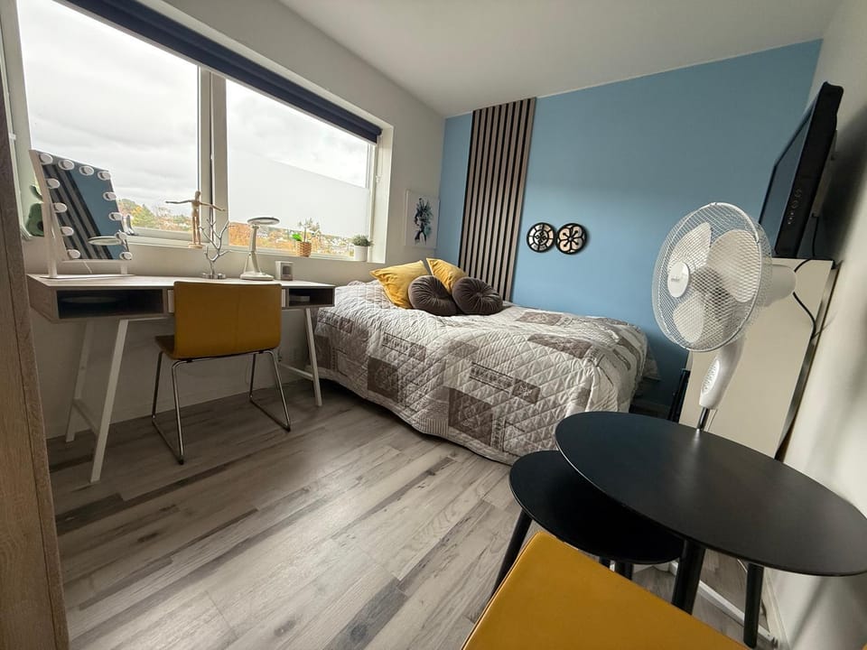 Villa med 5 soverom, 4 bad og 3 kjøkken, 400 m fra lokal badestrand Villa in Bergen