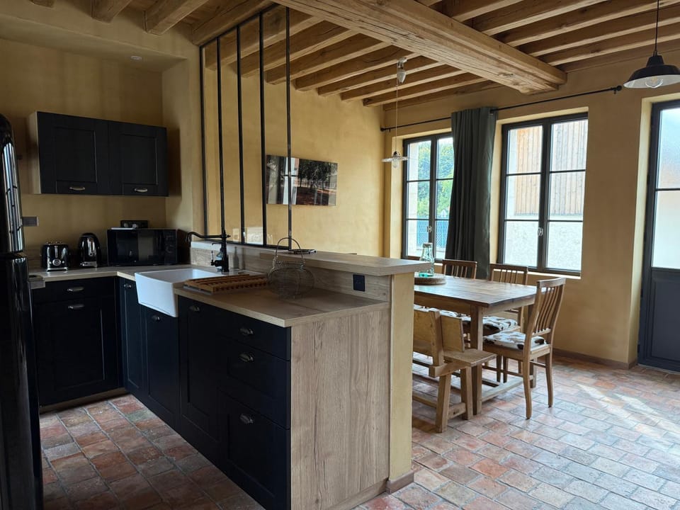 Kitchen or kitchenette, Dining area, dishwasher, stove