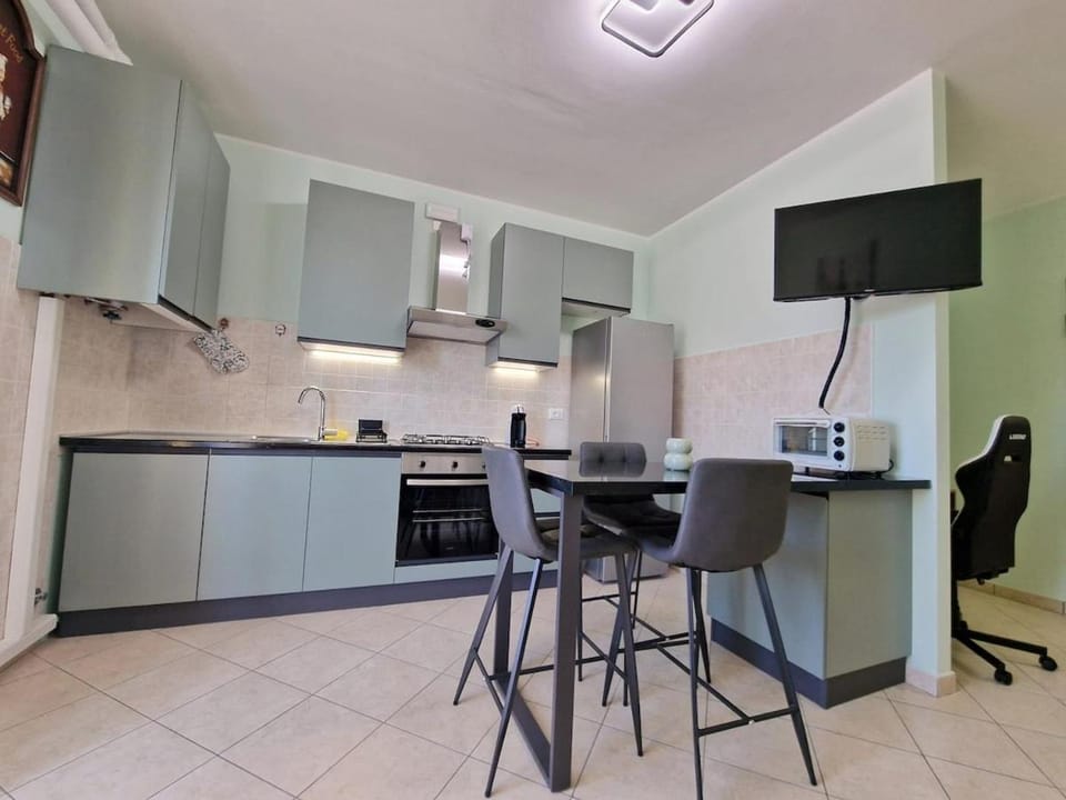 TV and multimedia, Kitchen or kitchenette, Dining area, minibar, oven, stove