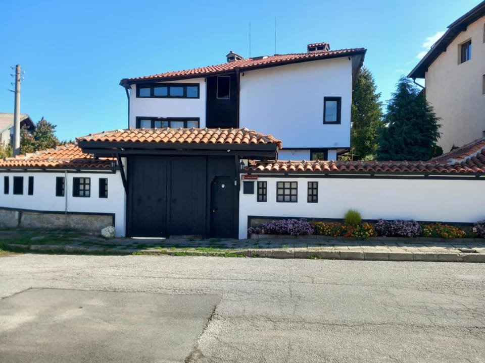 Property building, Day, Street view