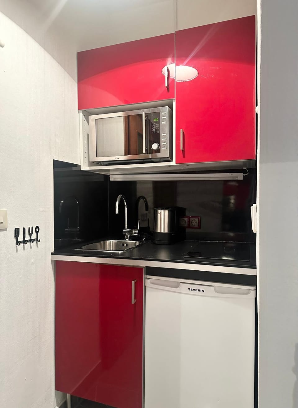 Coffee/tea facilities, Kitchen or kitchenette, stove, toaster