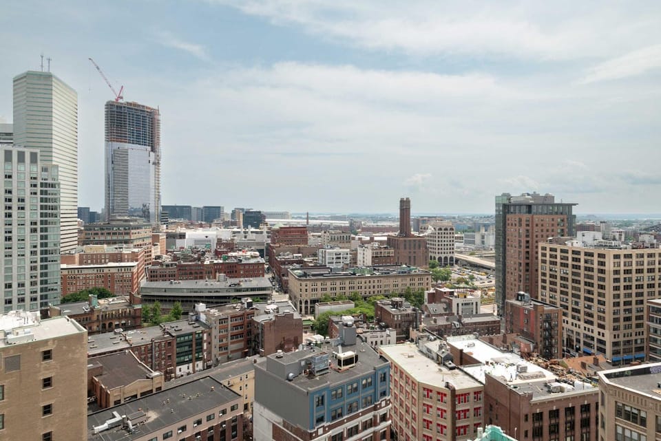 2BR Penthouse Boston Common DT Apartment in South Boston