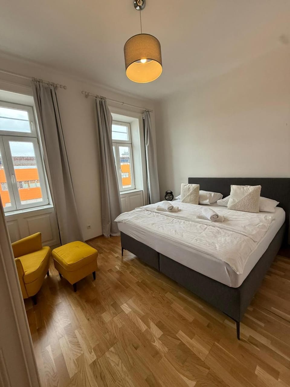 Bed, Bedroom, towels
