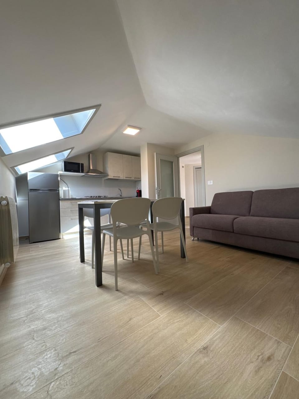 Kitchen or kitchenette, Living room, Seating area, Dining area