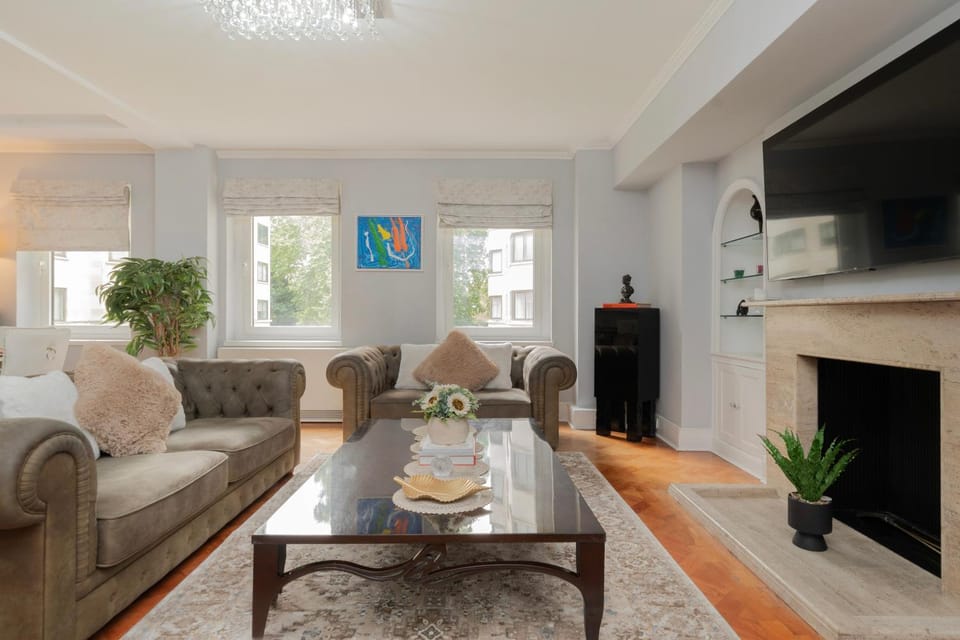 Communal lounge/ TV room, TV and multimedia, Living room, Evening entertainment
