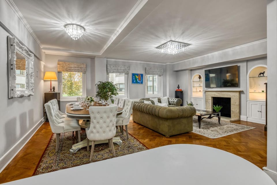 TV and multimedia, Living room, Seating area, Dining area, fireplace