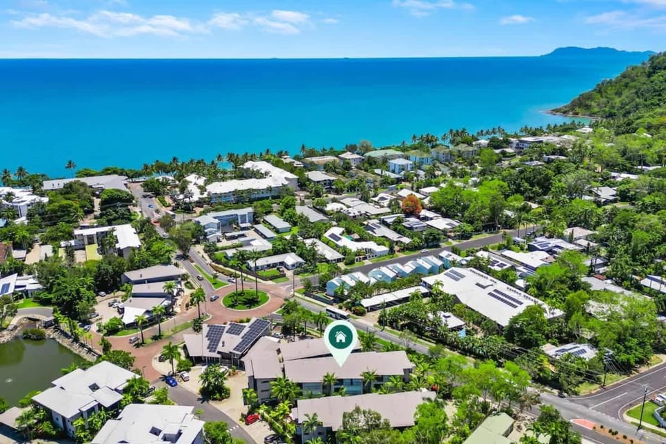 Lagoon Breeze - Beachside Living with Resort Perks Apartment in Cairns