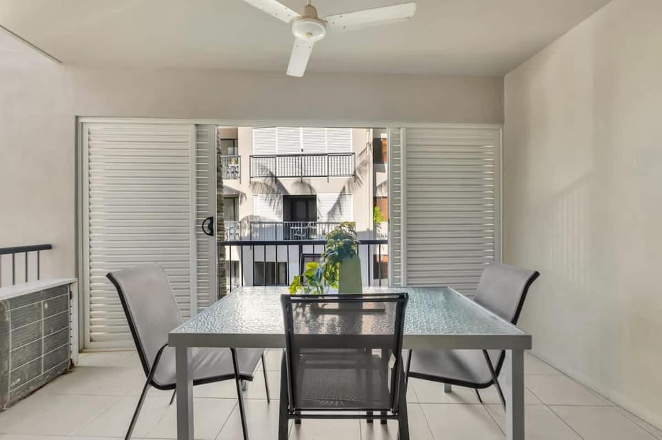 Lagoon Breeze - Beachside Living with Resort Perks Apartment in Cairns
