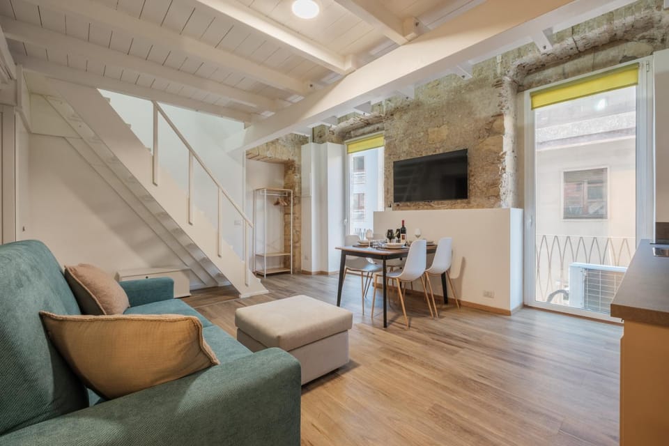 TV and multimedia, Living room, Seating area, Dining area