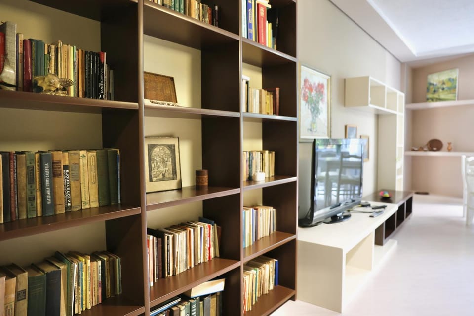 Communal lounge/ TV room, Library, TV and multimedia, Evening entertainment