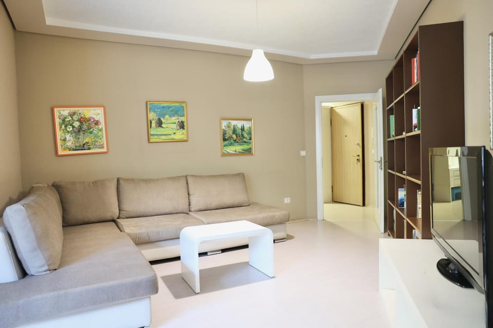 TV and multimedia, Kitchen or kitchenette, Living room, Seating area