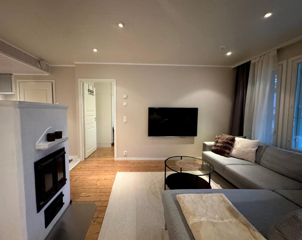 TV and multimedia, Living room, Seating area, Evening entertainment