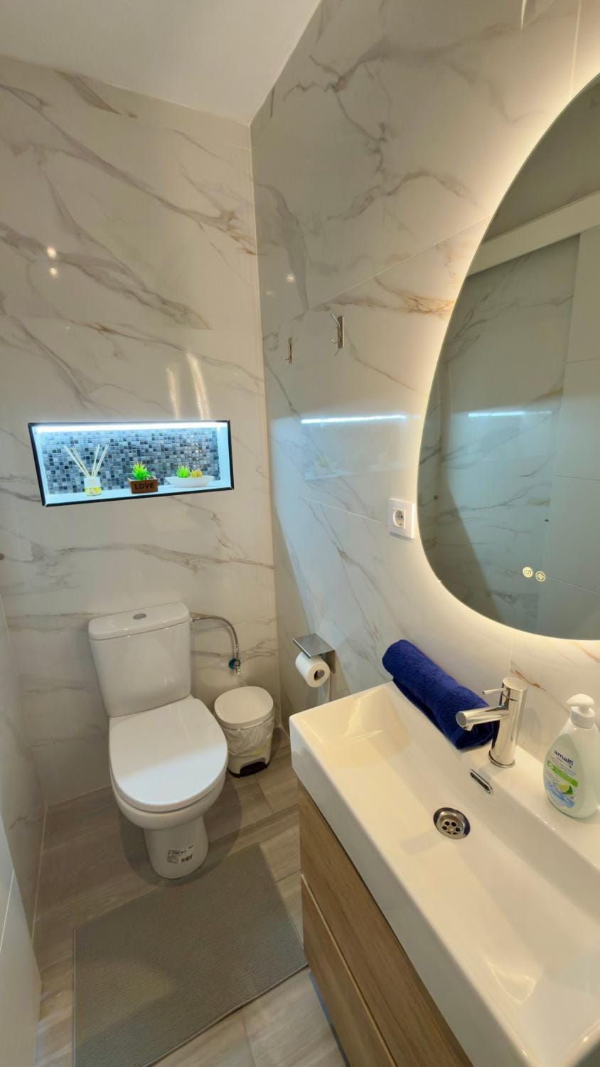 Toilet, Bathroom, towels