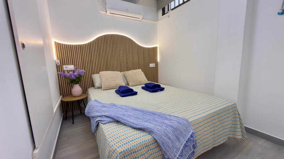 Bed, Bedroom, towels, air conditioner