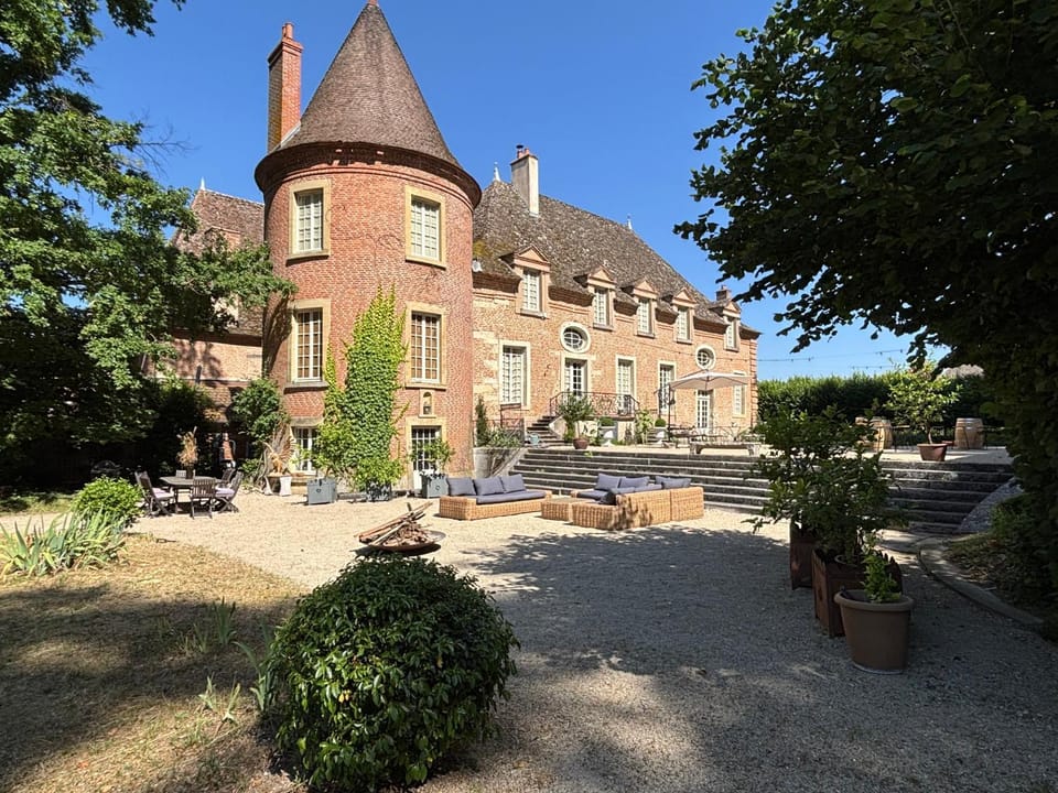 Le Pavillon de l'Orangerie Bed and Breakfast in Bourgogne-Franche-Comté