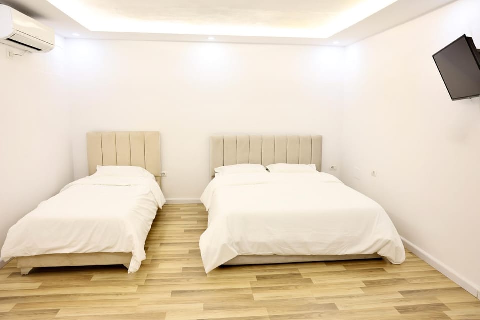 Bed, TV and multimedia, Photo of the whole room, Bedroom, air conditioner