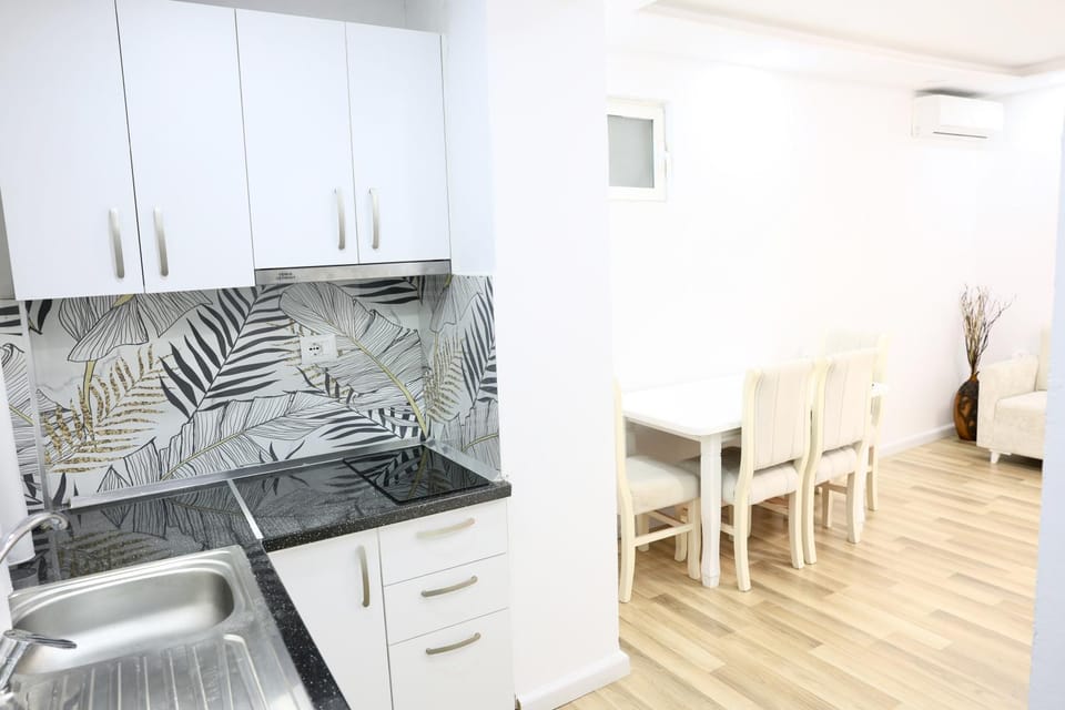 Kitchen or kitchenette, Dining area, minibar, pet friendly, stove