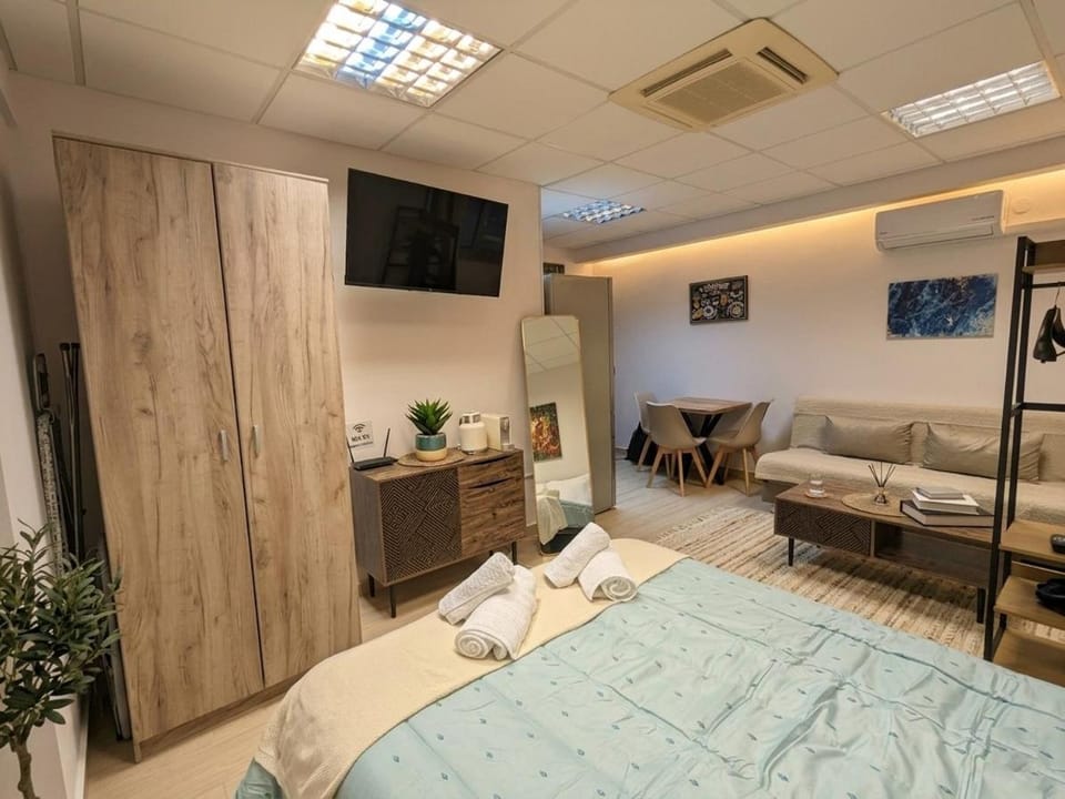 Odyssey 9 Urban Studio 55m from Μetro Apartment in Thessaloniki