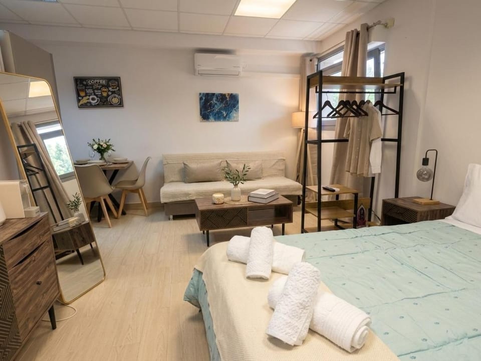 Odyssey 9 Urban Studio 55m from Μetro Apartment in Thessaloniki