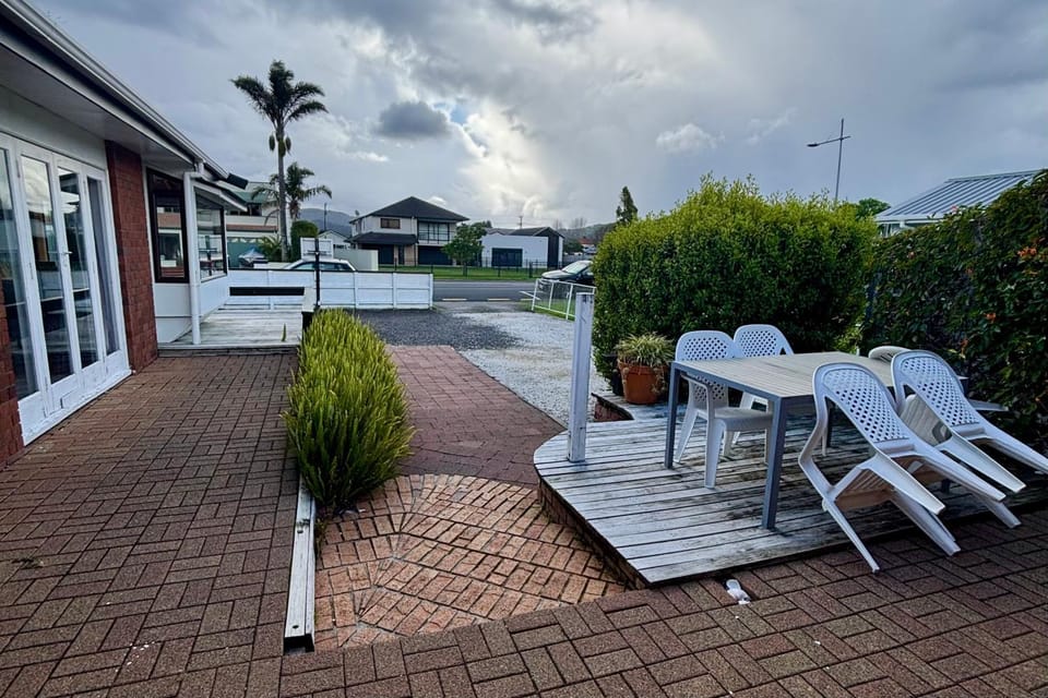 Location Location 400m From Beach and Town Centre House in Whitianga