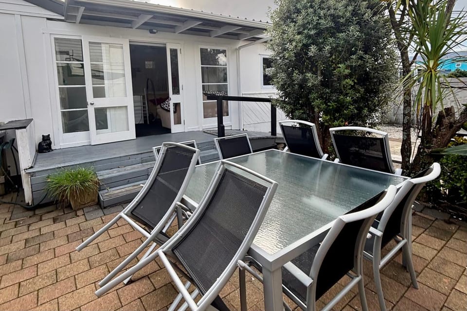Location Location 400m From Beach and Town Centre House in Whitianga