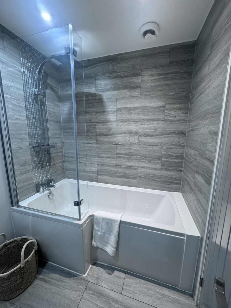 ROSEWOOD Gatwick Bed and Breakfast in Horley