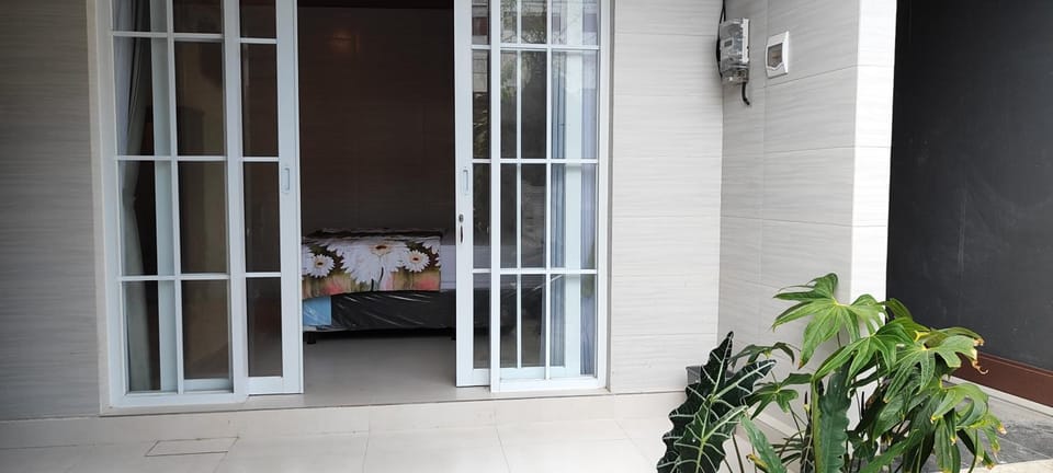 J homestay Bed and Breakfast in Denpasar