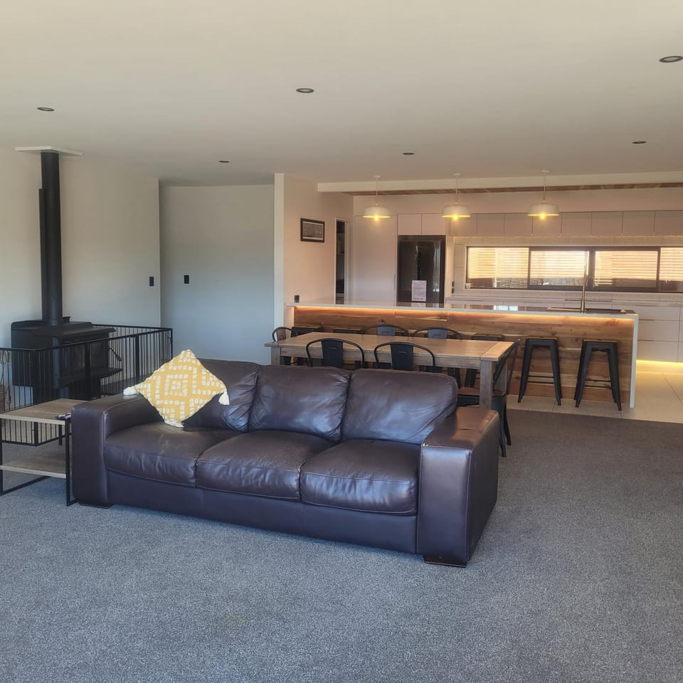 Living room, Seating area, fireplace