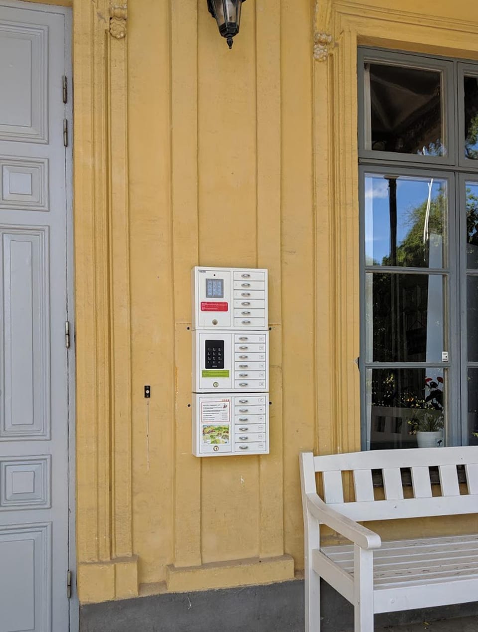 Facade/entrance, Time of day, Location