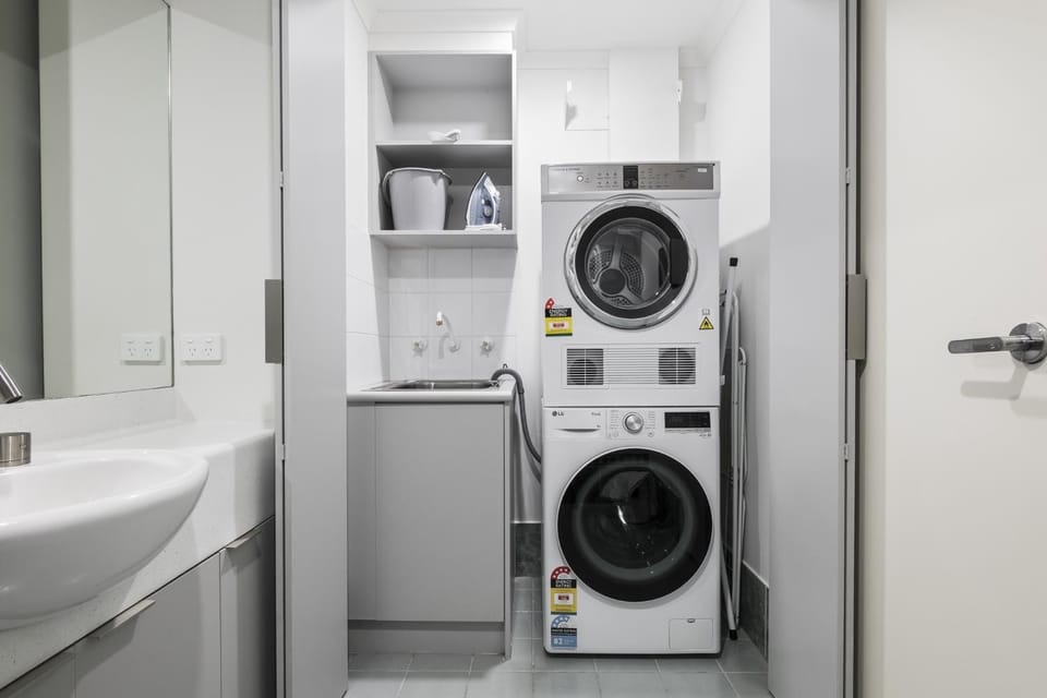 Spacious 3-Bed Apartment in Melbourne CBD Apartment in Melbourne