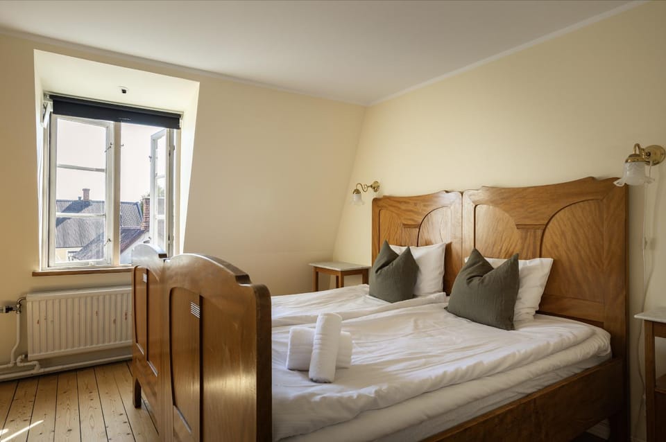 Bed, Photo of the whole room, Bedroom, internet, towels