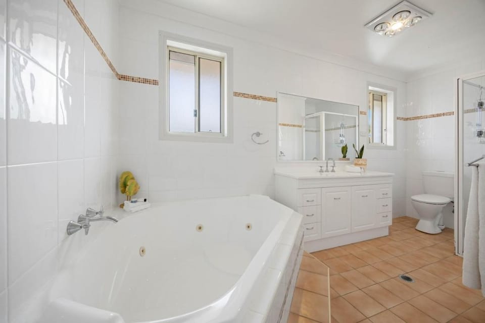 Shower, Toilet, Bathroom, Bath
