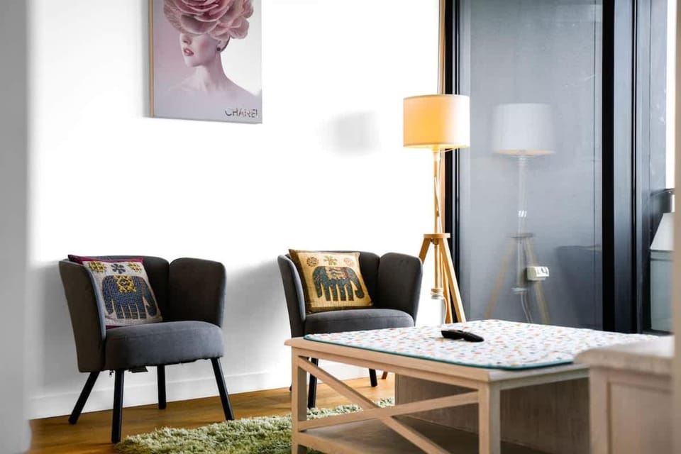 Galleria - Sleek & Sunlit Living in Glen Waverley Apartment in Glen Waverley