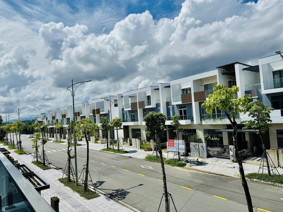 Balcony/Terrace, Street view, Quiet street view, Parking