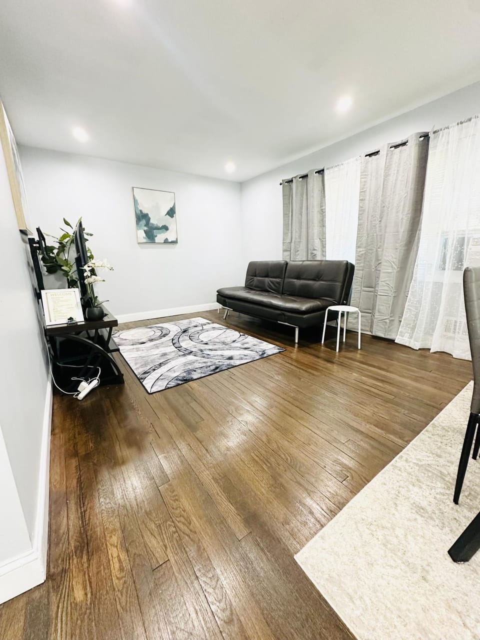 Spacious 4Bdrs house with parking House in Hempstead