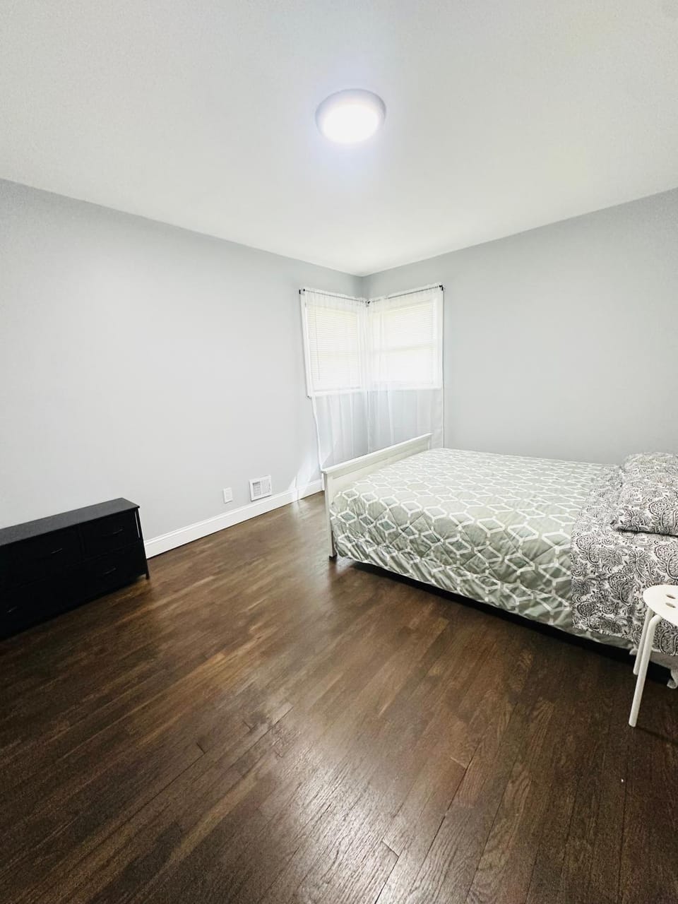 Spacious 4Bdrs house with parking House in Hempstead