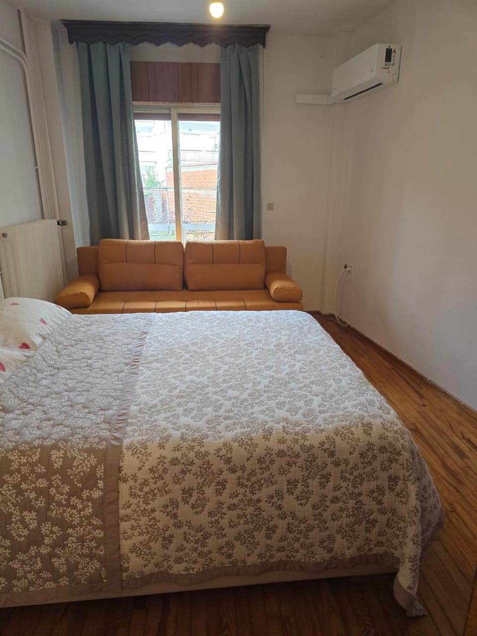 Bed, Photo of the whole room, Bedroom, air conditioner