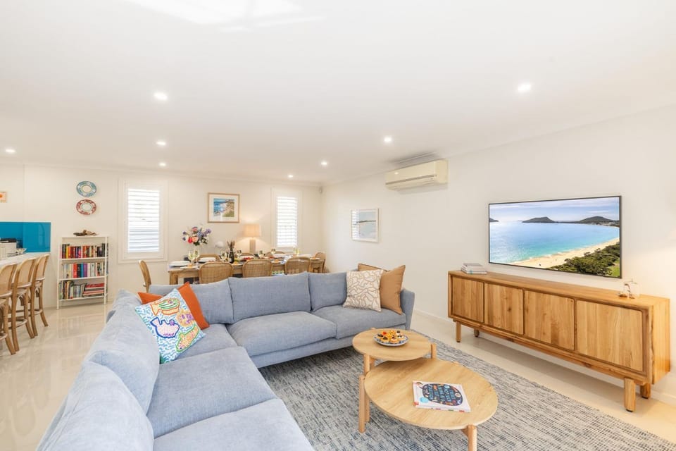 Living room, Dining area, air conditioner