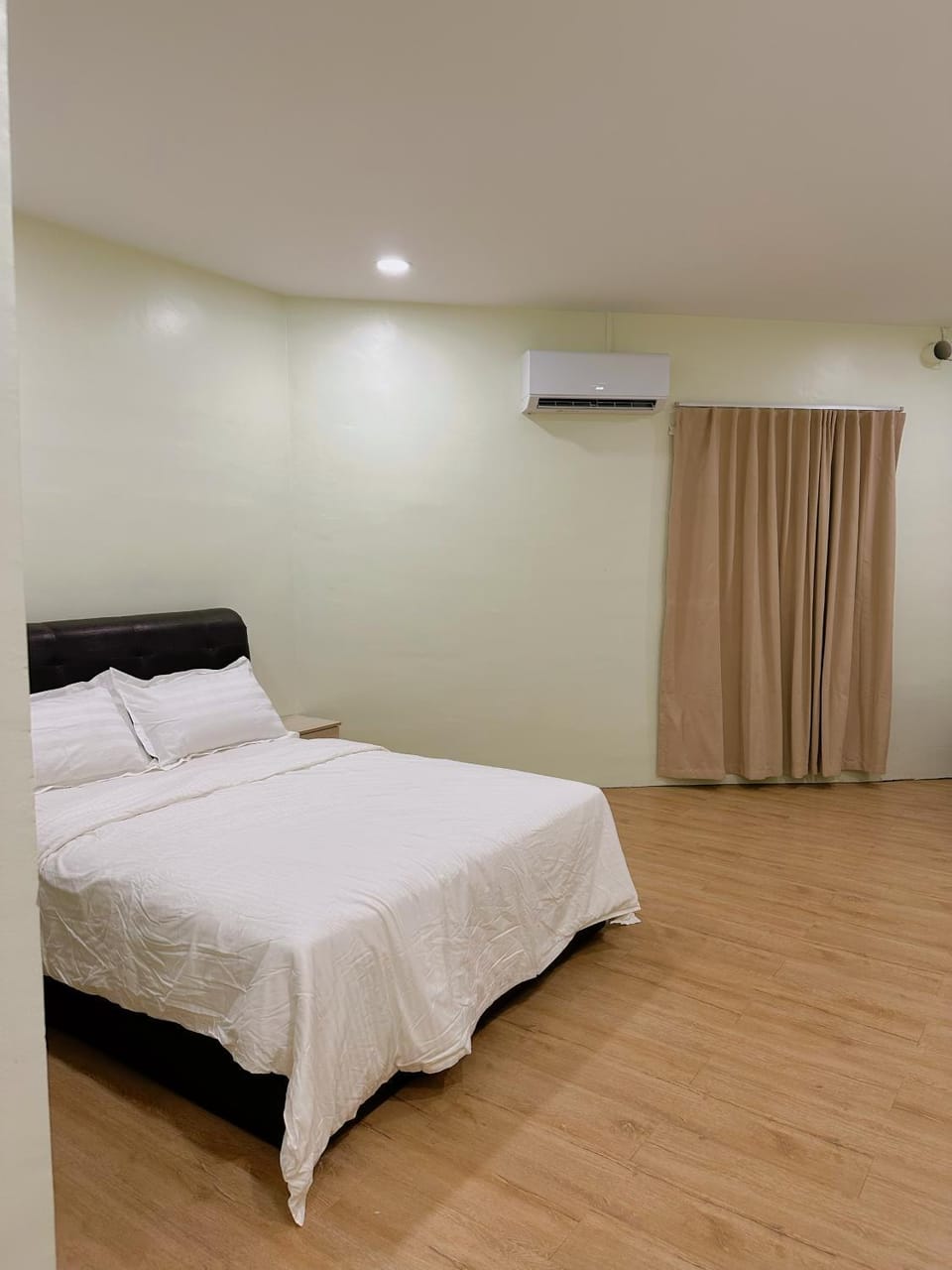 Bed, Bedroom, air conditioner