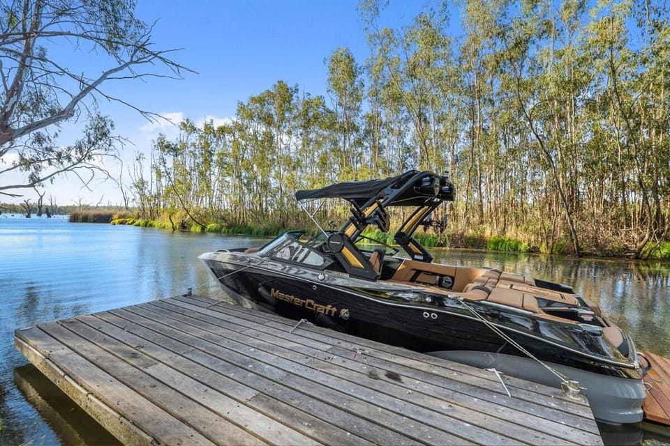 Bundalong Luxury Riverfront Escape House in Bundalong