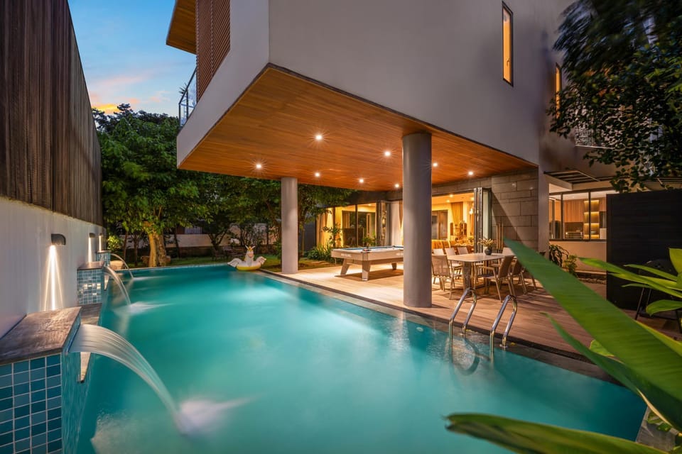 Property building, Swimming pool