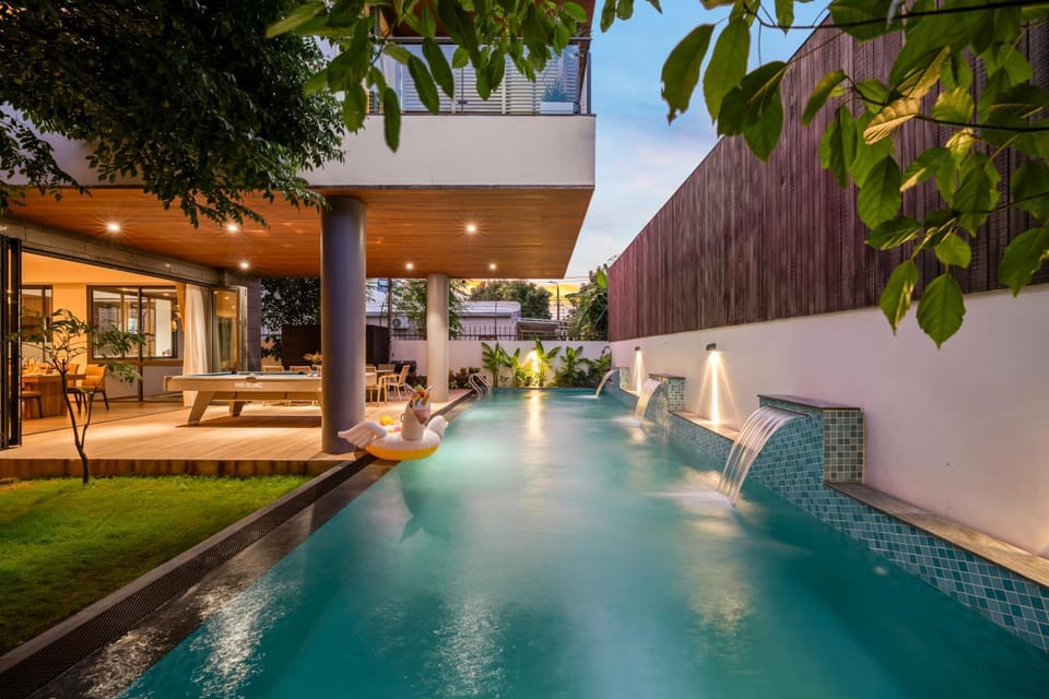 Property building, Garden, Swimming pool