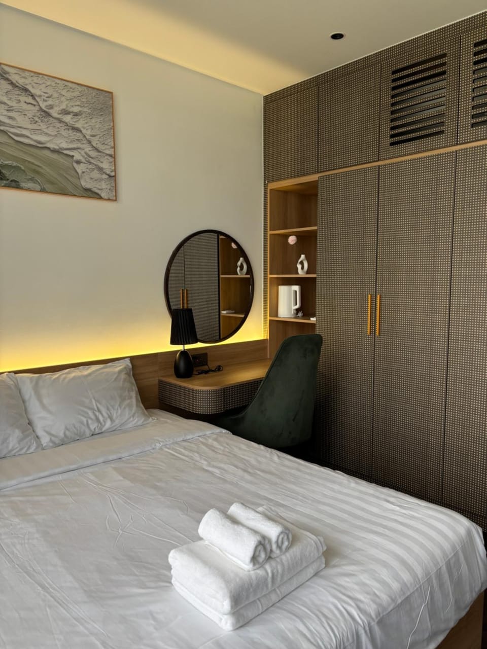 Bed, Photo of the whole room, Bedroom, towels, wardrobe